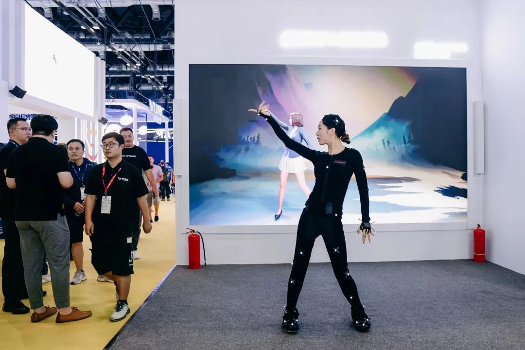 “AI+智能显示”引领未来 九游老哥新品InfoComm展大放异彩